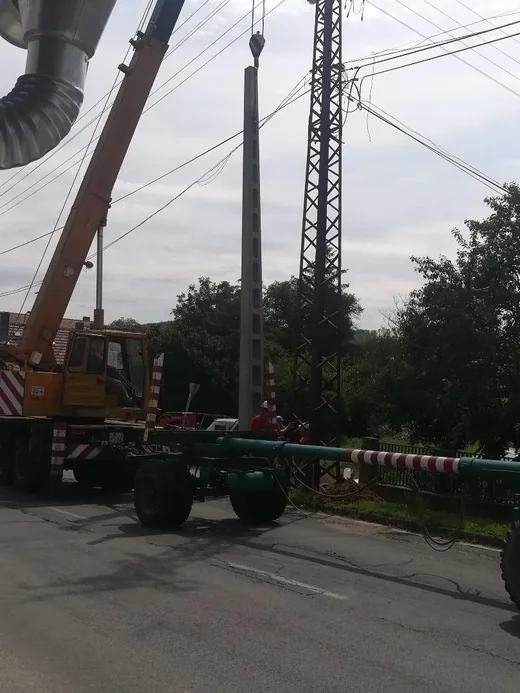 'Villanyoszlop csere' cikk borítóképe