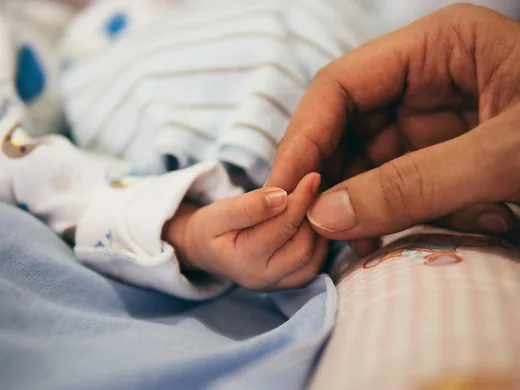 'Segítsünk a pénzesgyőri kisbabának' cikk borítóképe